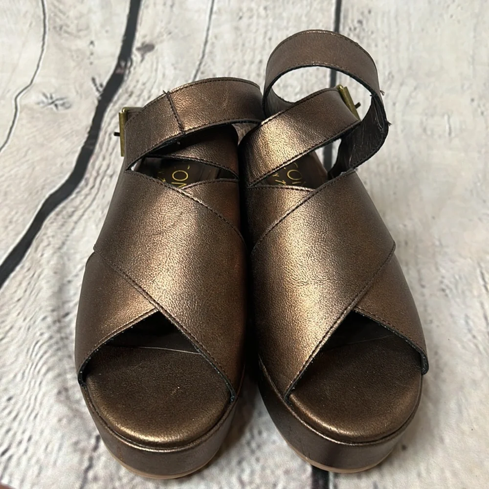 Coconuts by Matisse Metallic Bronze Brown Criss Cross Platform Sandal Size 6